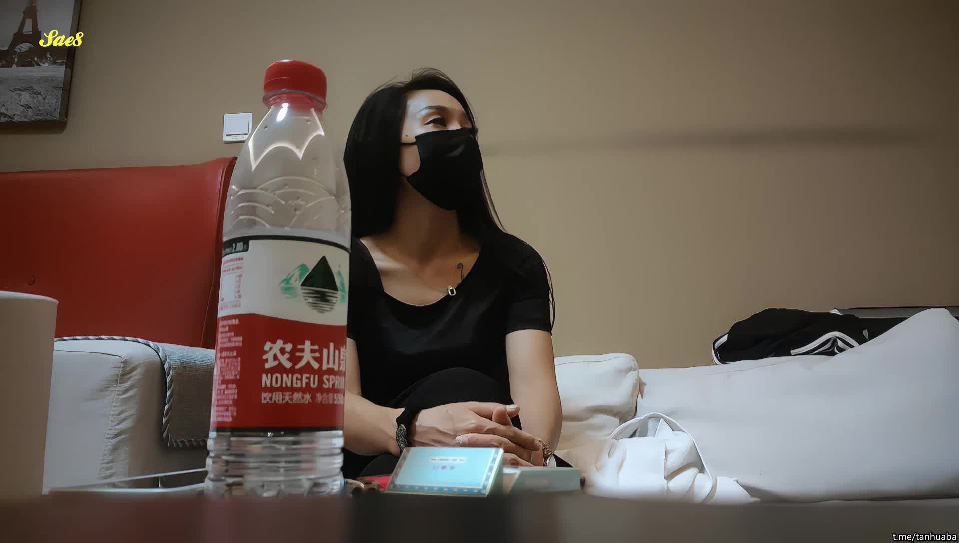 背着老公出来偷情的良家性感小阿姨